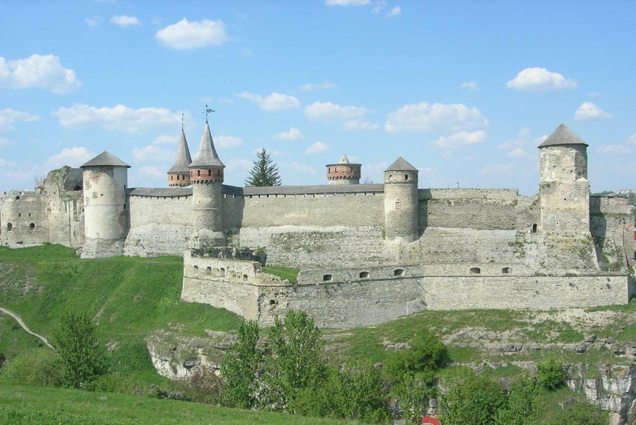 Апартаменты Вероника Kamianets-Podilskyi Exterior photo
